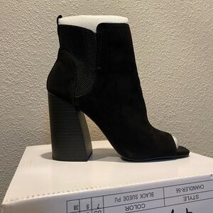 NIB Qupid Style Chandler-56